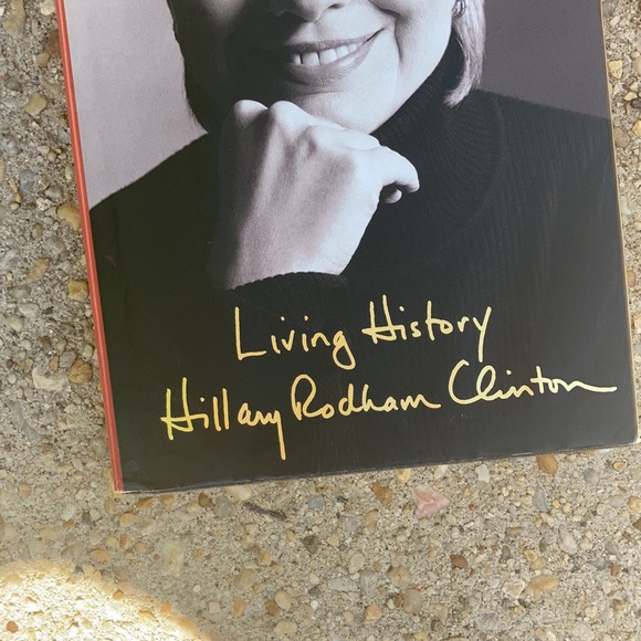 “Living history Hillary Rodham Clinton” hardback - Picture 11 of 14
